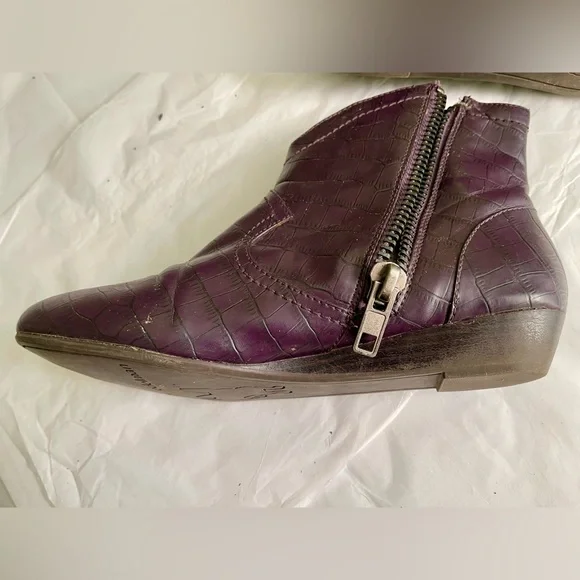 Libby Edelman Purple Croc-Embossed Ankle Boots - Picture 7 of 7
